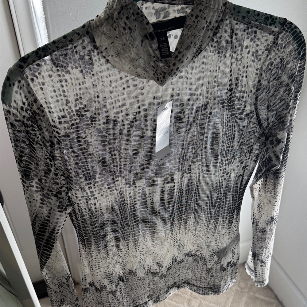 White House Black Market Black & White Printed Mock Neck Long Sleeve Top
